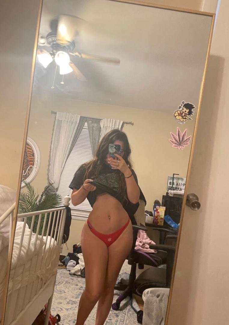 Naughty Leslie ❤️❤️ here to pleasure 🥵🥵🥵