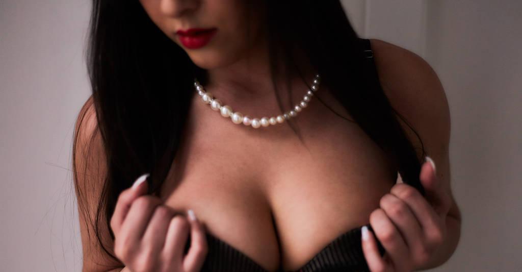 Dispo a Sherbrooke Sept.17-18th-Hot brunette Lily 36D(N)