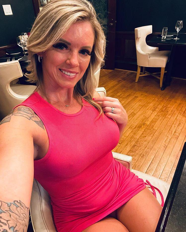 Hot cougar milf that will blow your mind 👅💦 In/OutCall/CarDate Passionate GFE