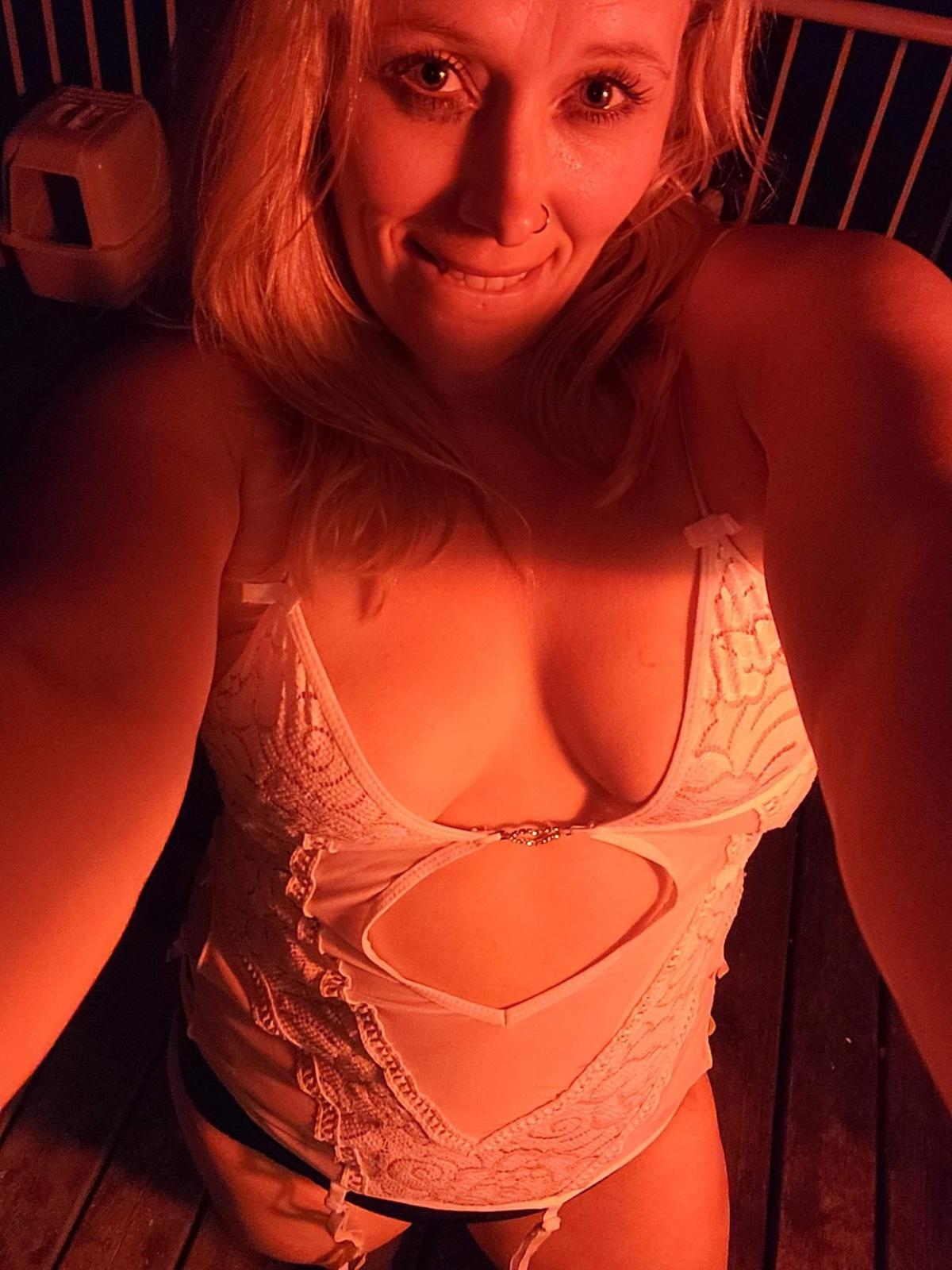 Hey daddy, wanna fuck? Hit me up now! Text: +1 (985) 236-9041