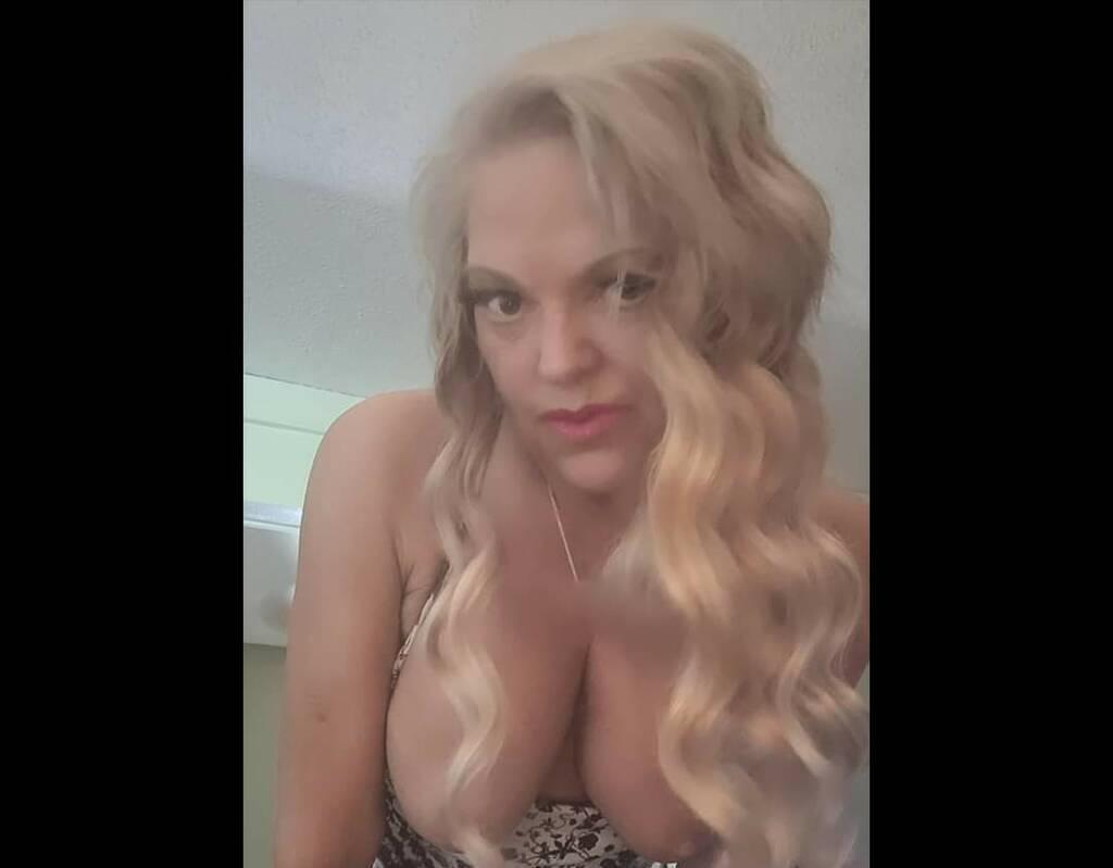 Allie Huggins available 24/7! Kissable and GFE