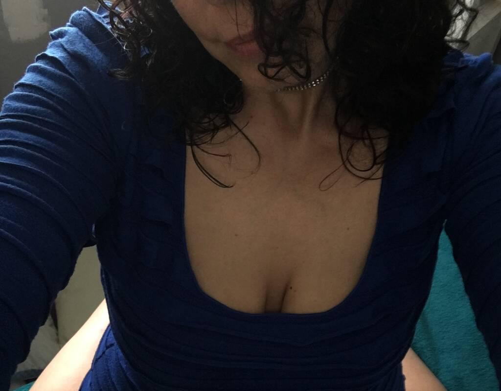 Voluptuous vivacious sensual online erotic companion