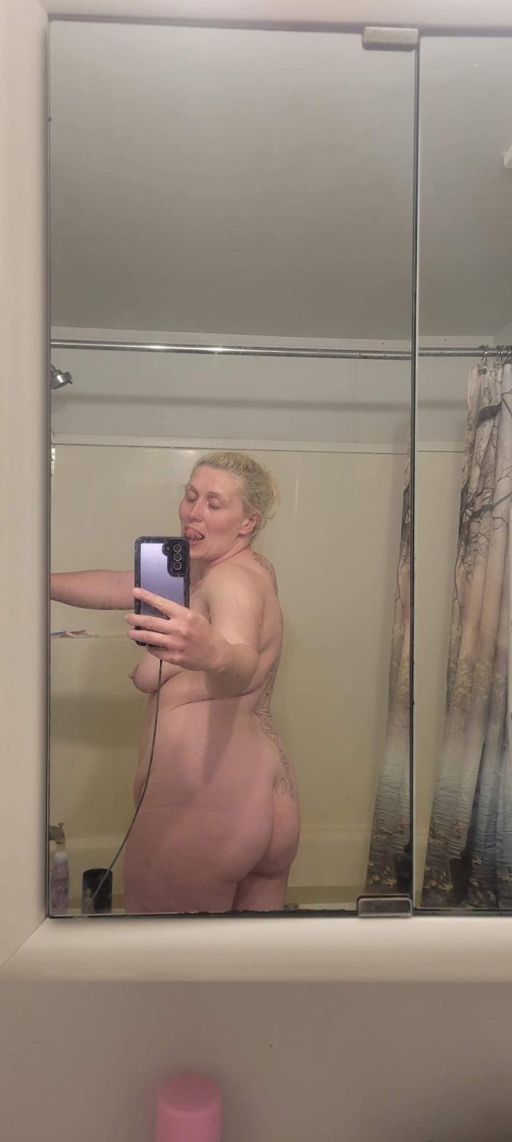 Hey daddy, wanna fuck? Hit me up now! Text: +1 (985) 236-9041