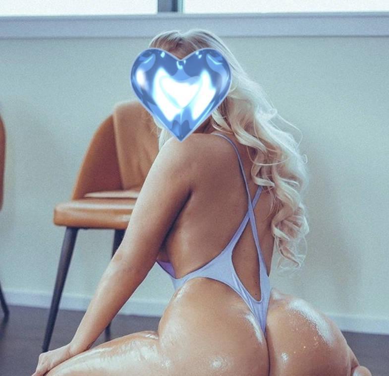 Upscale Slim Thick Bubble booty Jumbo titties Pure BLONDE!!!