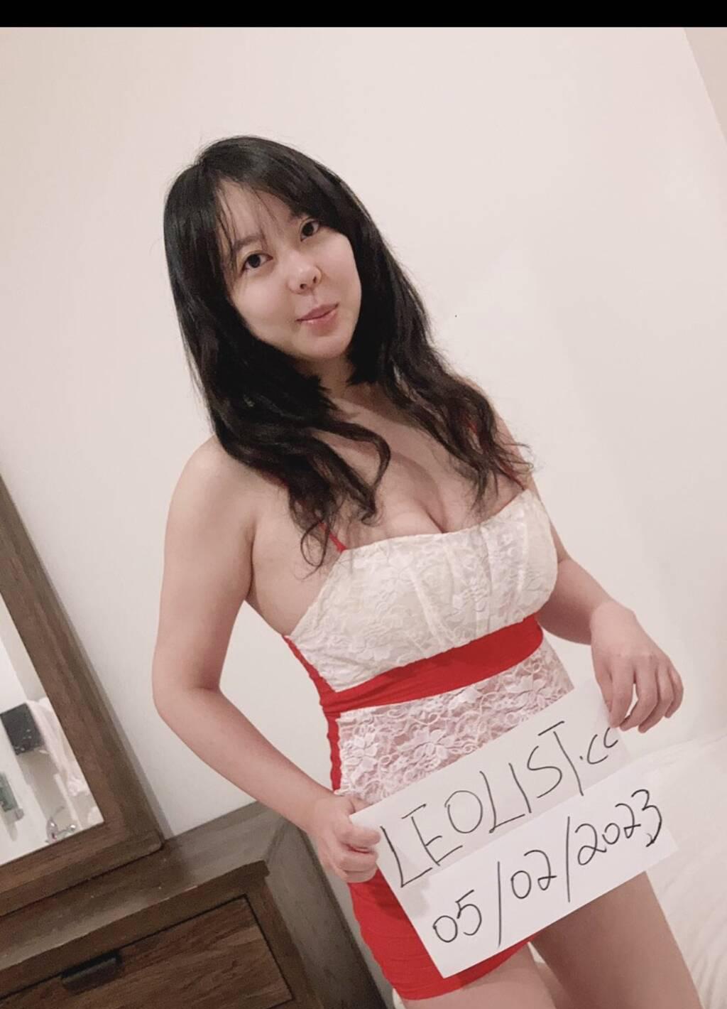 New young Asian girl all natural real pictures