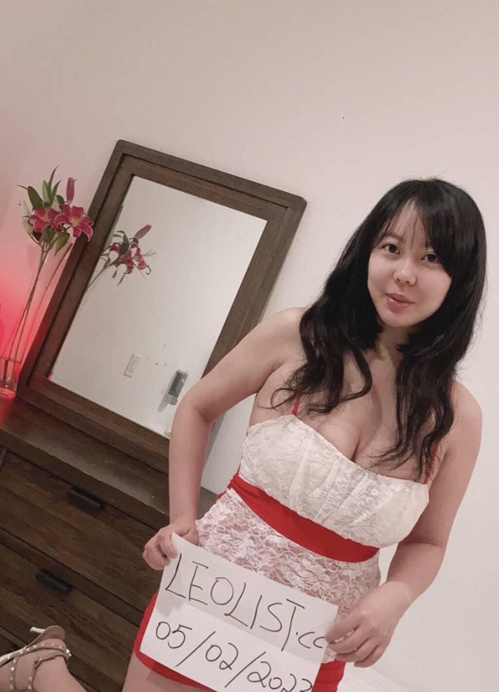 New young Asian girl all natural real pictures