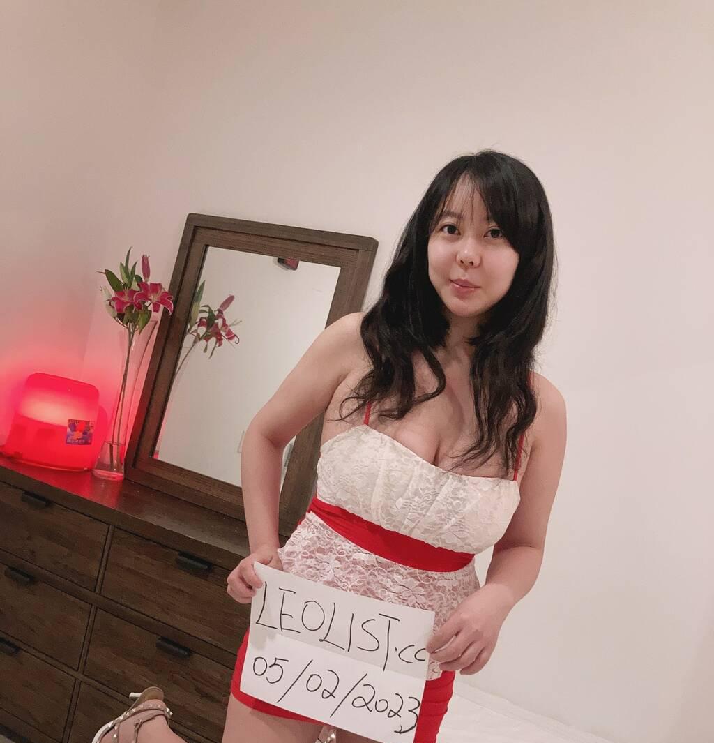 New young Asian girl all natural real pictures