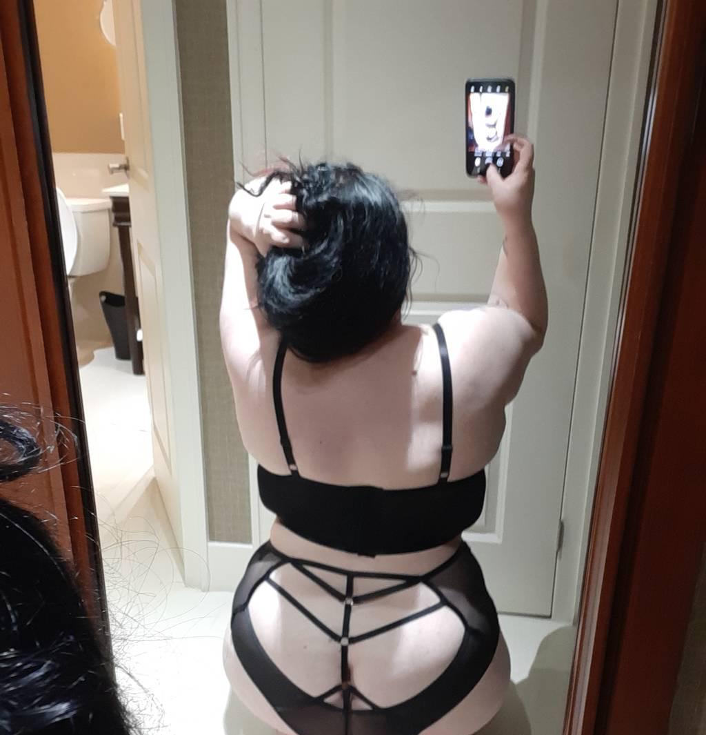 LAST DAY IN OAKVILLEBusty Curvy BBW