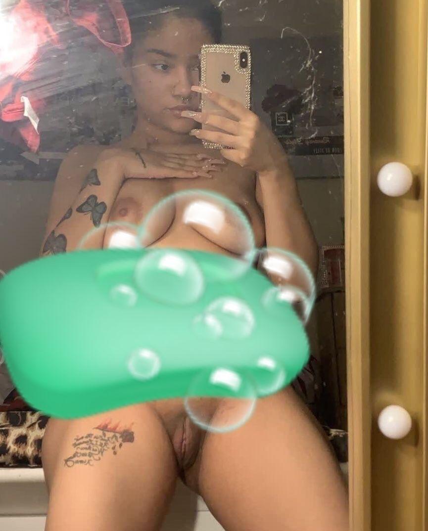 SNAPCHAT: celestialbe2095 👅🍆🍑💋 I Offer Bareback , and ready for fun