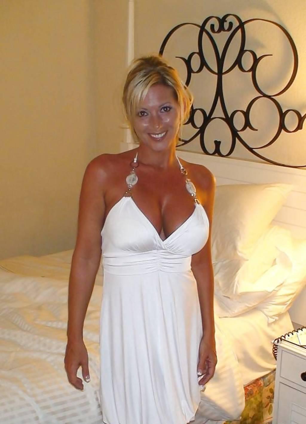 Small town Upscale Hockey Milf