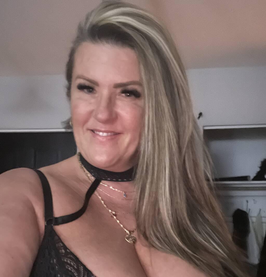 Incall Outcall MILF 38 EE Big ASS CAM Sexting Onlyfans