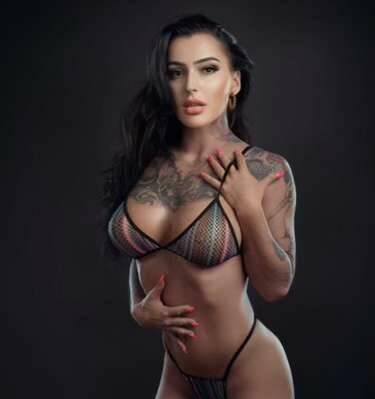 Roselyne Simone | Gorgeous Italian bombshell