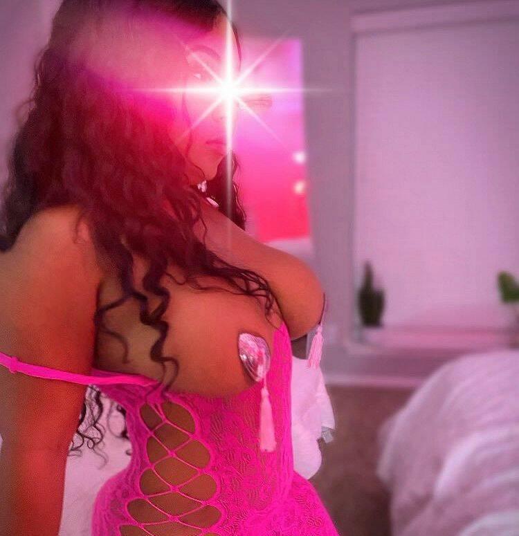 NEW IN TOWN COME HAVE FUN WITH MY JUICY & TIGHT PUSSY BABE!