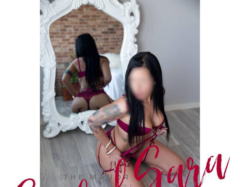 Hot Fit Brunettes & Blondes in Edmonton!!!