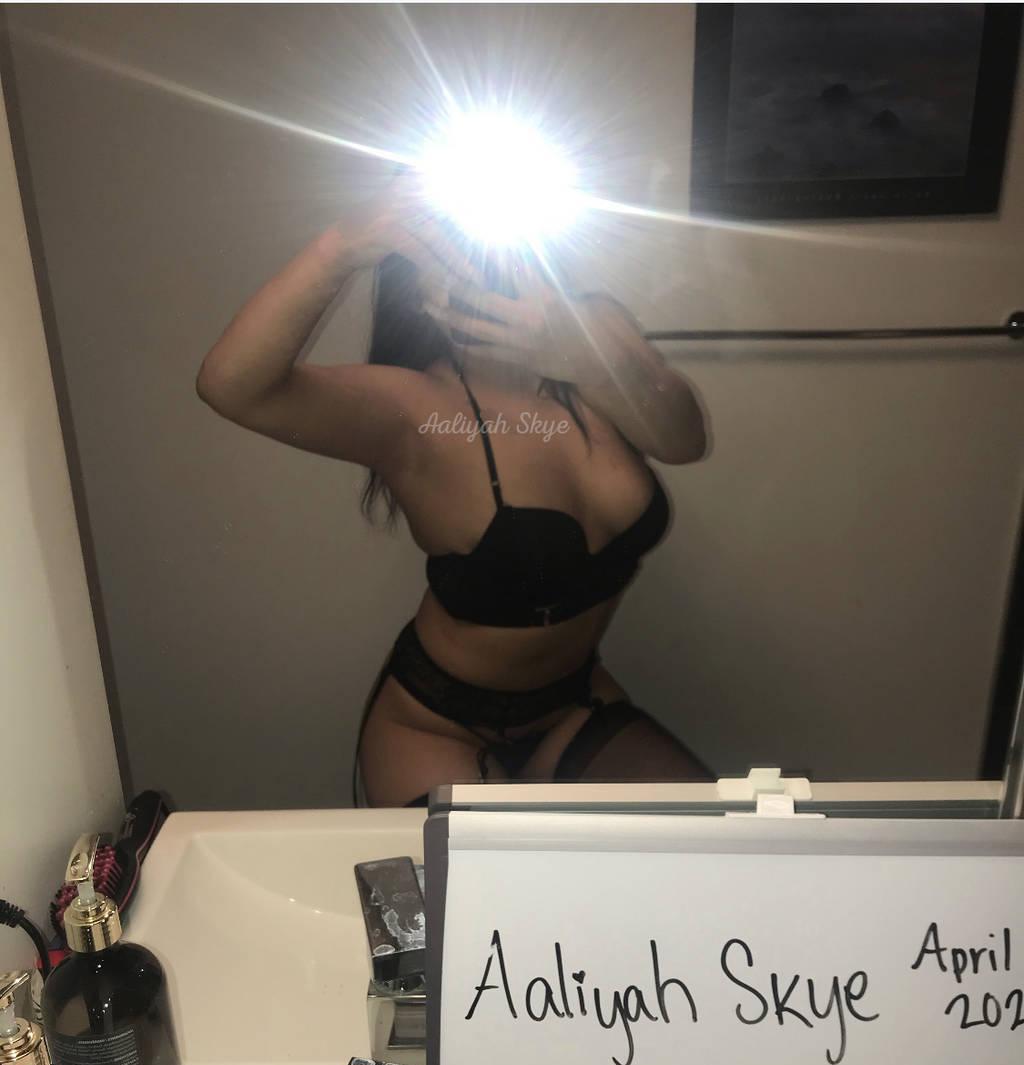 OSBORNE VILLAGE SEXY YOUNG 19 YEAR OLD READY TO GET FREAKY!