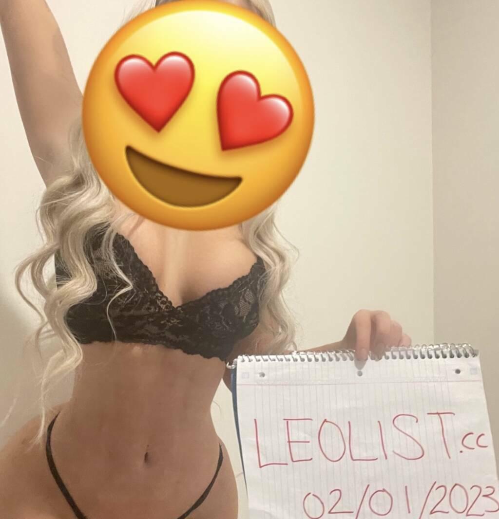 Belle Blonde Québécoise