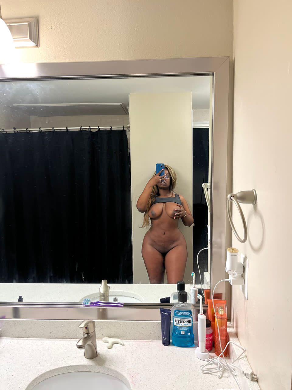 I’m Hot Sexy Naughty Lady,I’m down For Fun With A Great Sense Humor Am Fun To Be