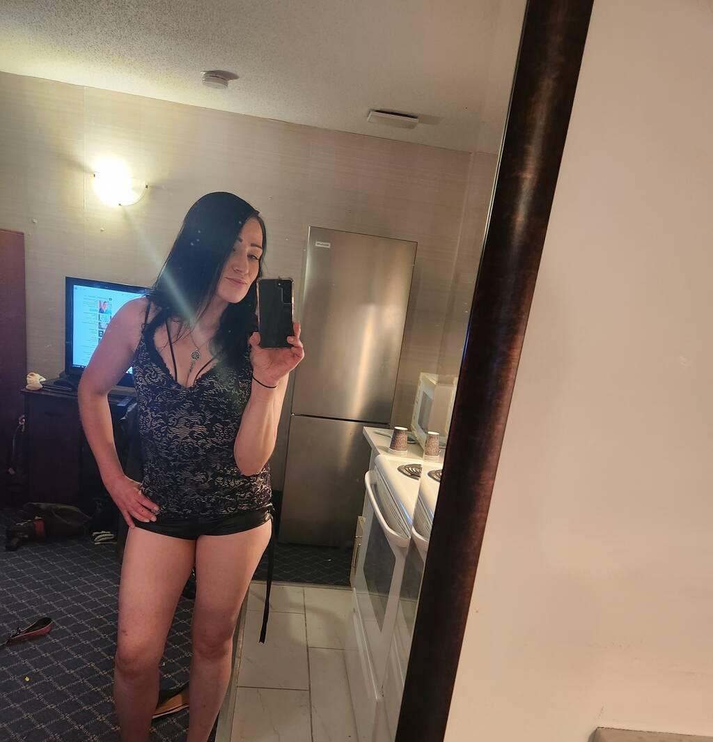 NEW #--Tall sexy brunette wnts only 1 thing..MUTUAL PLEASURE